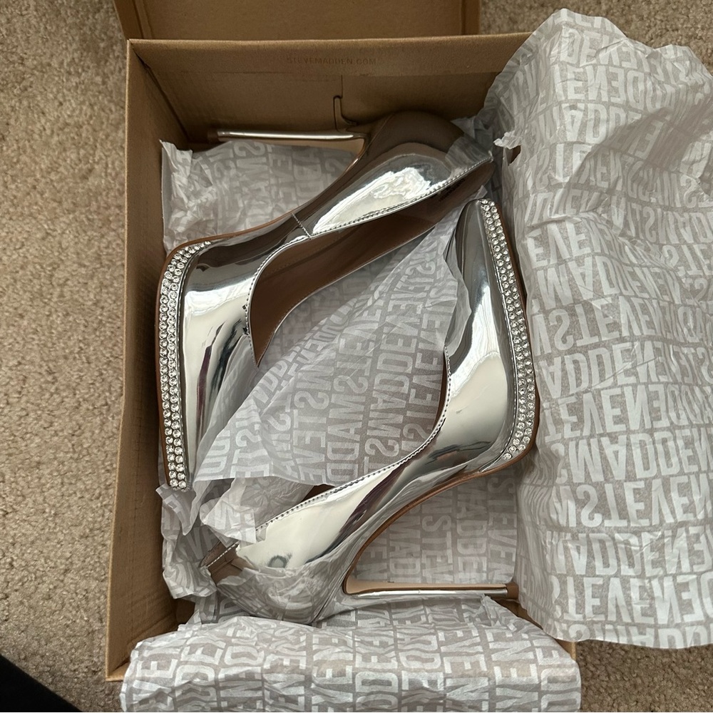 Silver Shiny Party Heels Steve Madden - Picture 6 of 8
